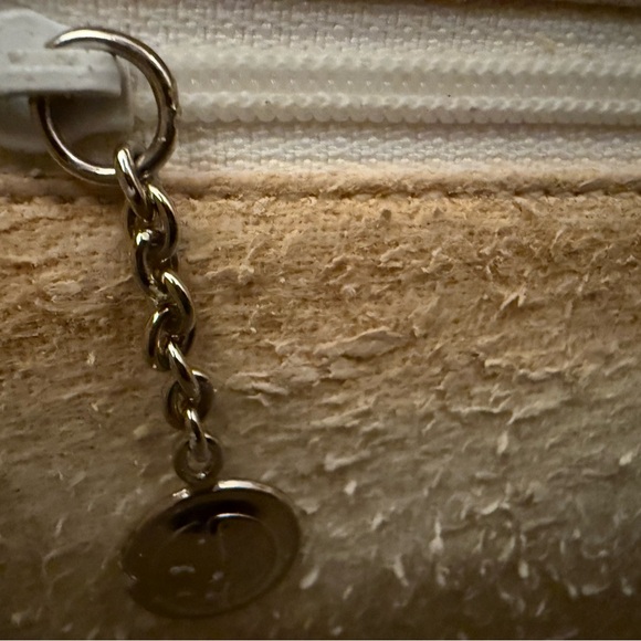 Gucci Yellow Shoulder Bag smooth patent leather poor to fair condition - Picture 9 of 14